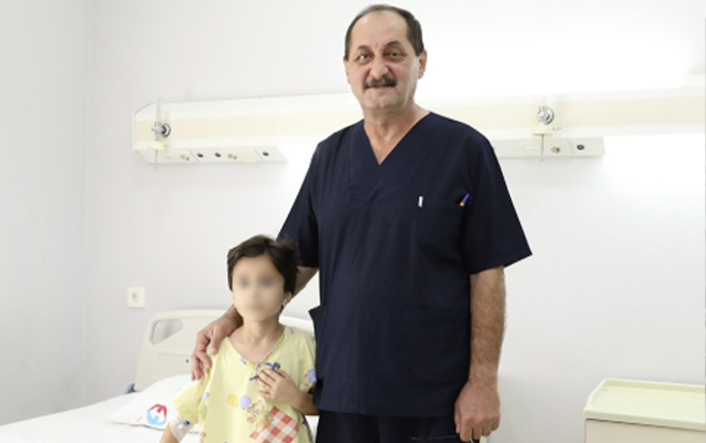 Ürəkbulanmadan şikayətlənirdi, mədəsindən saç kütləsi çıxarıldı - FOTO